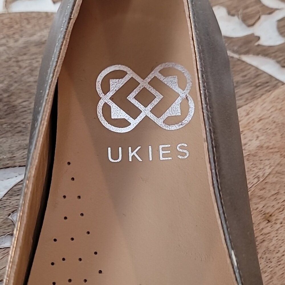 UKIES Silver Metallic Leather Leona Kiltie Loafers Size 9 Elegant & Comfortable - Picture 12 of 14